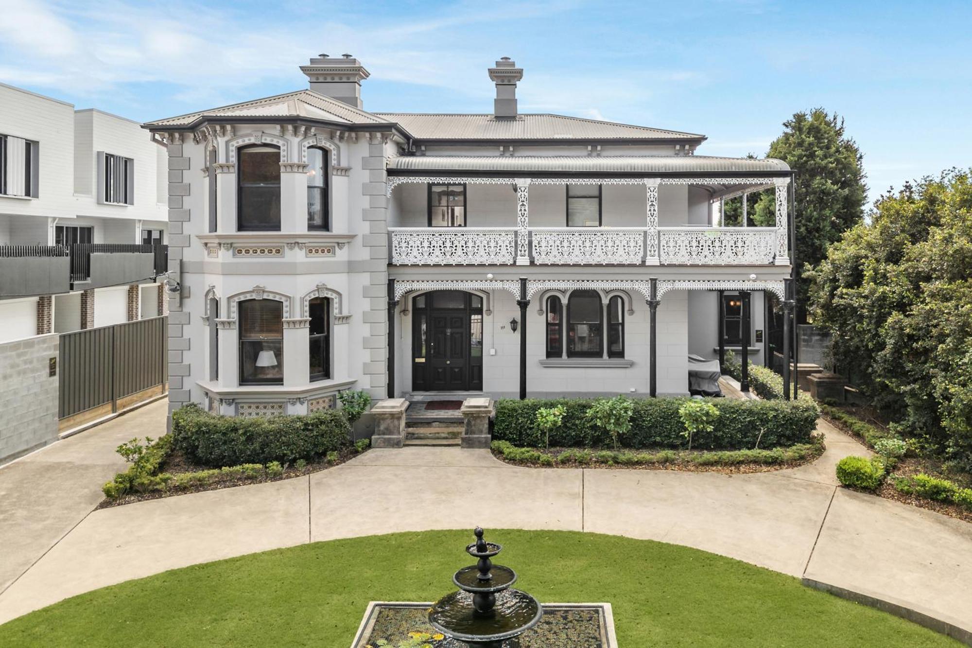 Отель The Mansion Ньюкасл Экстерьер фото